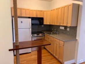 Building Photo - 137 W 82 St