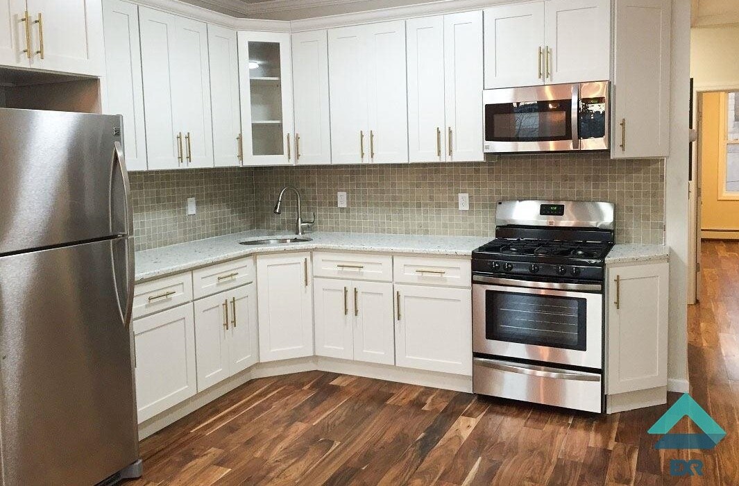 Foto principal - 343 E 35th St