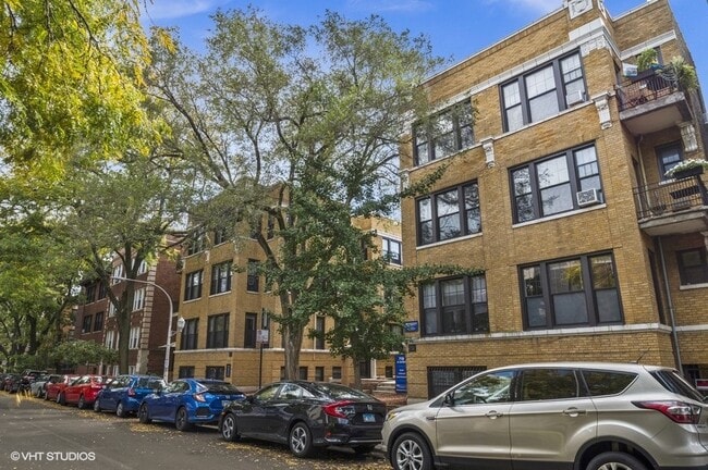 Building Photo - 723 W Barry Ave