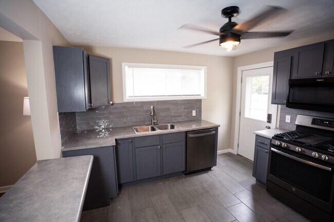 Foto del edificio - 1758 Sanborn Dr