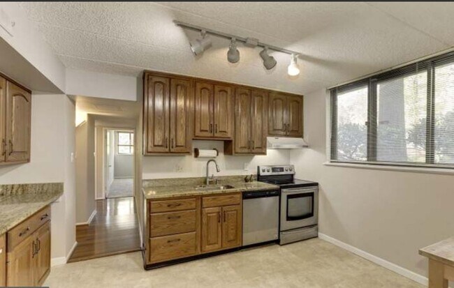 Kitchen - 5120 Maris Ave