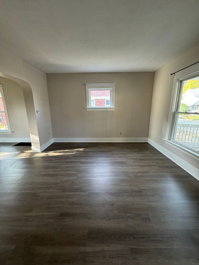 Building Photo - Recently Updated 3 bedroom home for Rent i...