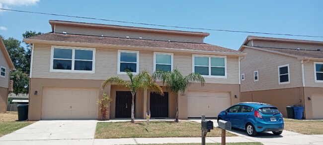 Foto del edificio - 2019 McMullen Ave