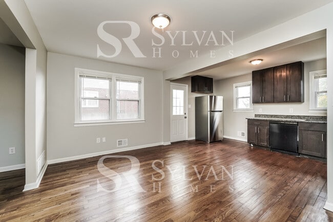Building Photo - This inviting 4 bedroom 2 bathroom home is...