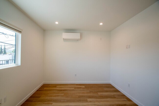 Foto del edificio - 4334 Mammoth Ave