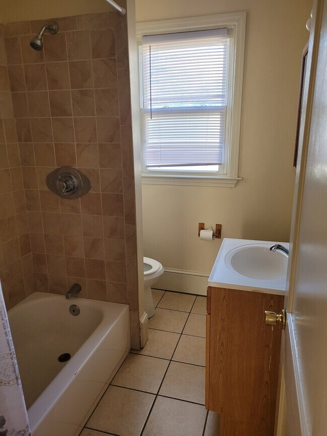 Bathroom - 72 Miller Ave