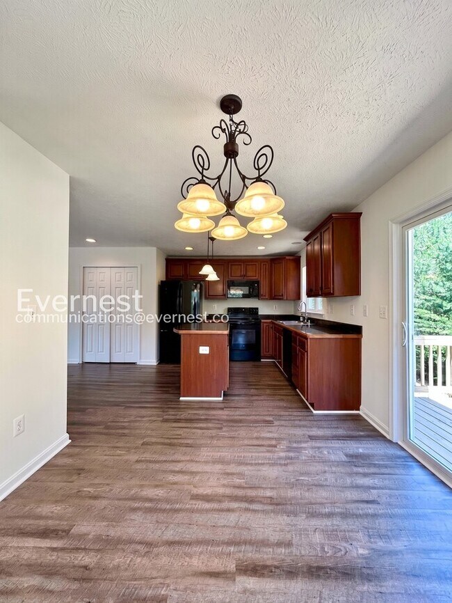 Foto del edificio - 3 Bed/2.5 Bath Townhome with Garage / Available Now!