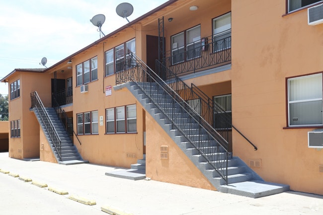Foto del edificio - 9128 National Blvd