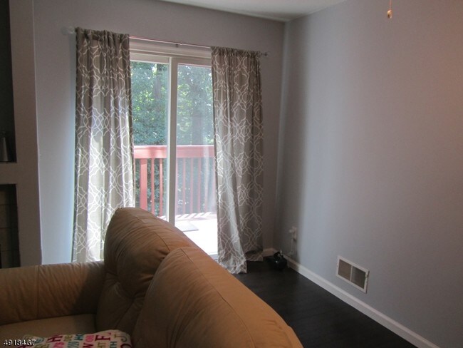 Foto del edificio - 76 Red Oak Terrace