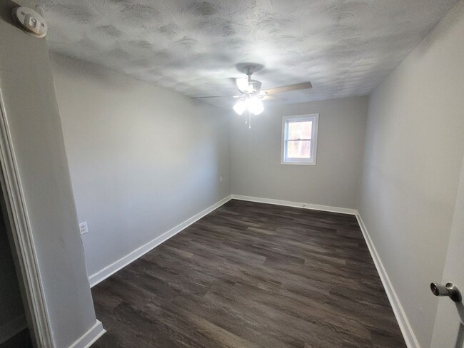 Foto del edificio - 2400 Bell St