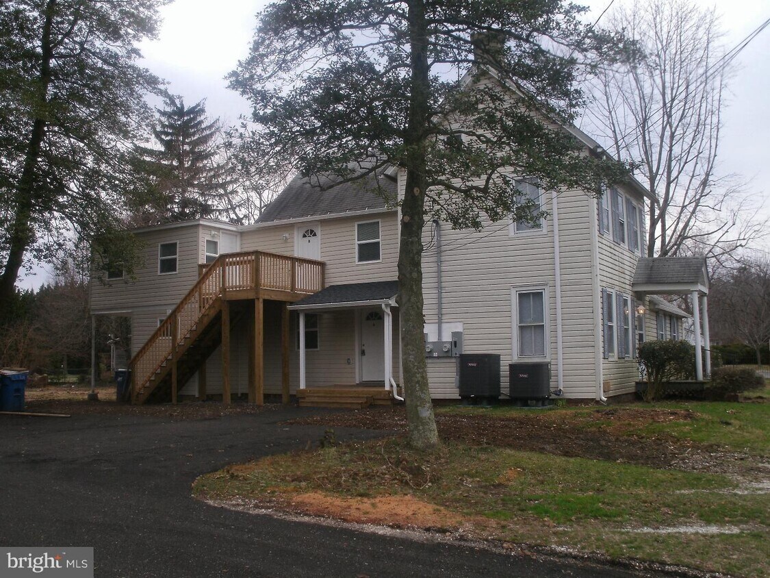 128 E Camden Wyoming Ave Unit B, Camden, DE 19934 Room for Rent in