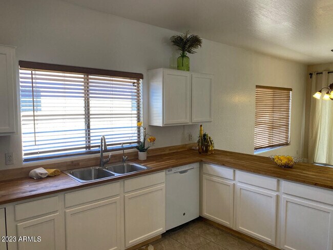 Building Photo - 2847 E Morenci Rd