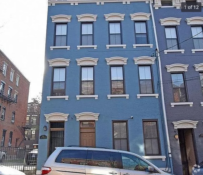 Building Photo - 521 E 13th St