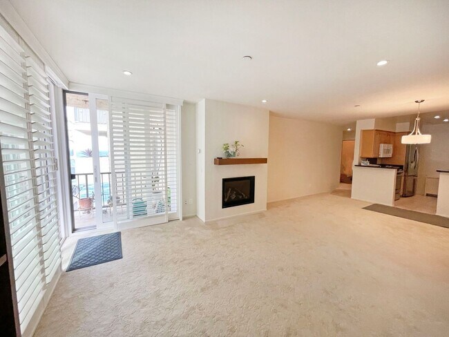 Foto del edificio - 2 Bed, 2 Bath Condo on the Esplanade with gated entry