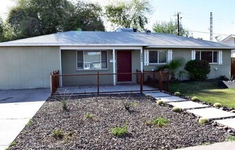 Building Photo - 3608 N Navajo Trail