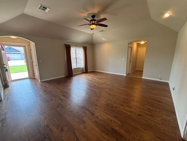Foto del edificio - Awesome 3 bed/2bath/2 car Split floor plan in Southfork III!