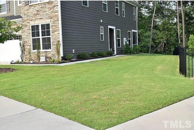 Building Photo - 1104 Midvale Ave