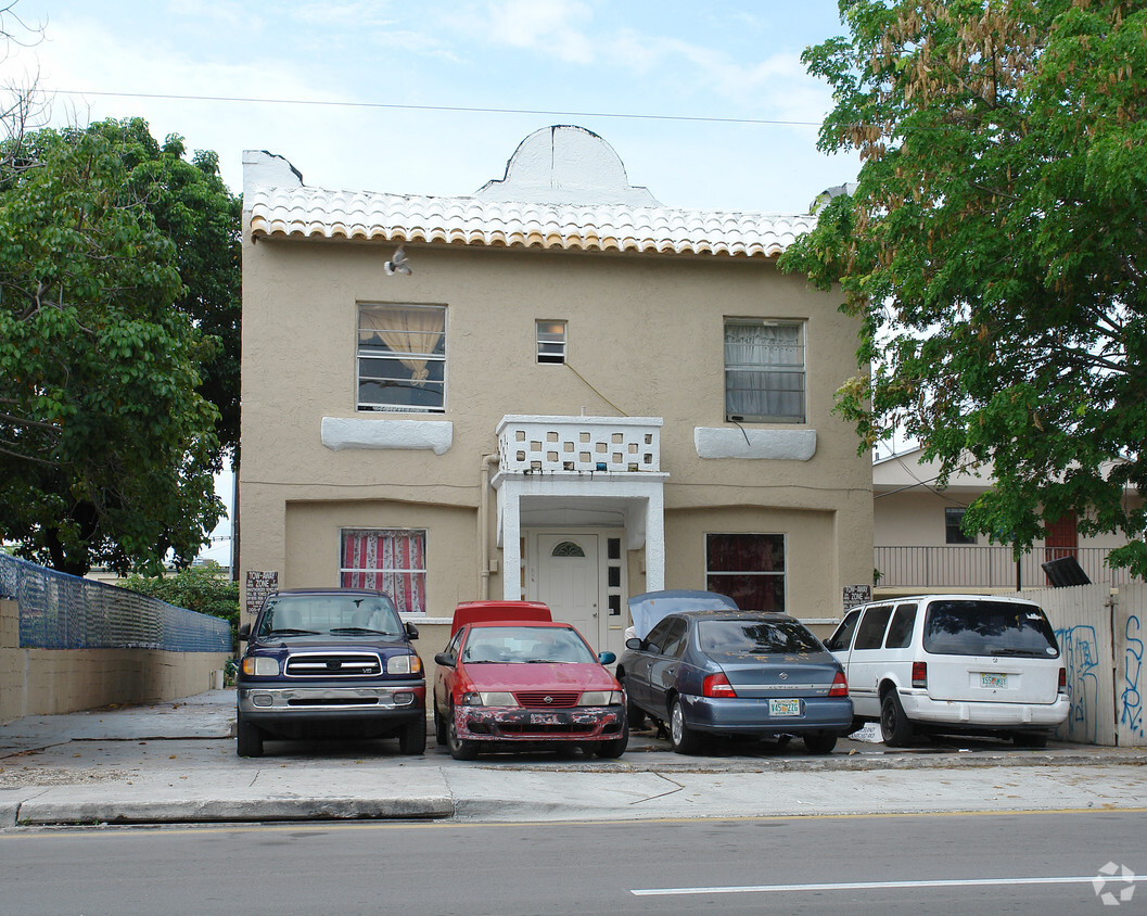 Foto principal - 444 SW 7th St