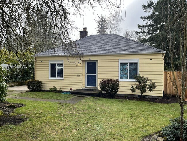 Building Photo - Charming Two-Bedroom Multnomah Village Home with Hardwood Floors, Fireplace, and Fenced Yard