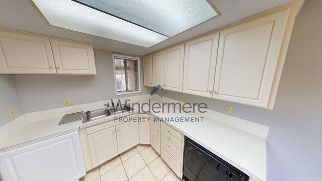 Building Photo - 501 Washington St. #26 *Water, Sewer, & Ga...