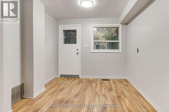 Building Photo - 364 Agar Ave