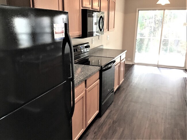 Foto del edificio - 5037 Thornton Dr
