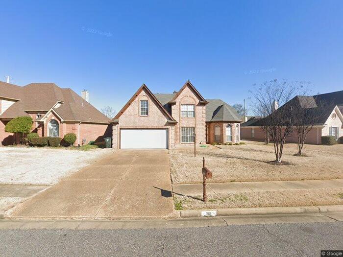Foto principal - Huge 4 bedroom home For Rent