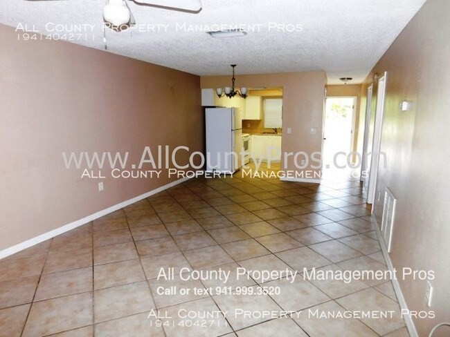 Building Photo - 920 Royal Palm Dr