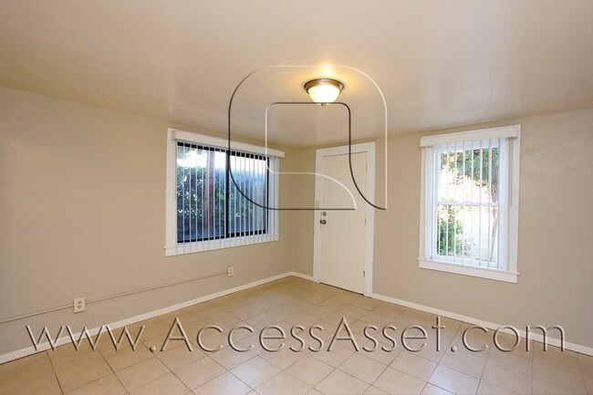 Foto del edificio - 242 N Chestnut St