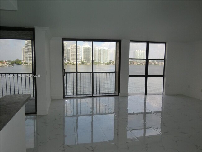 Building Photo - 17500 N Bay Rd
