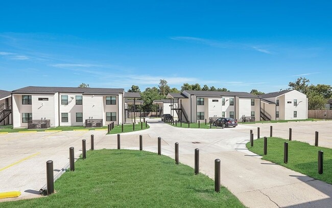 Building Photo - Zurqui at Cypress