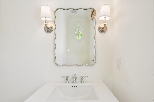 Foto del edificio - Luxurious Home in Downtown Palo Alto Available Now