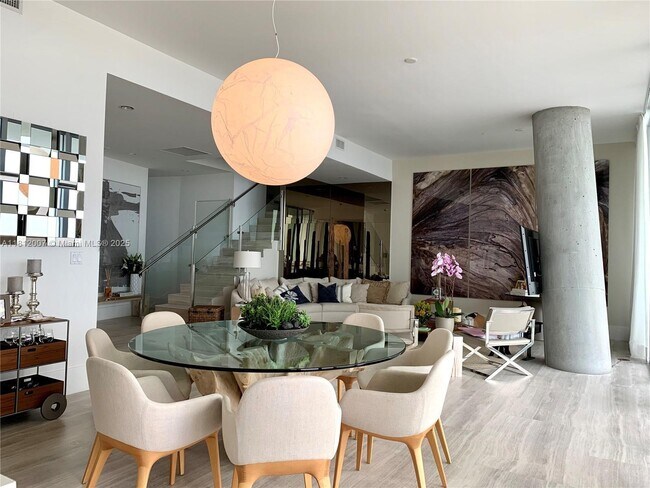 Foto del edificio - 2675 S Bayshore Dr