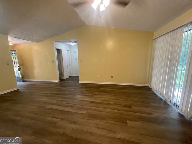 Foto del edificio - 122 Windy Hill Pl