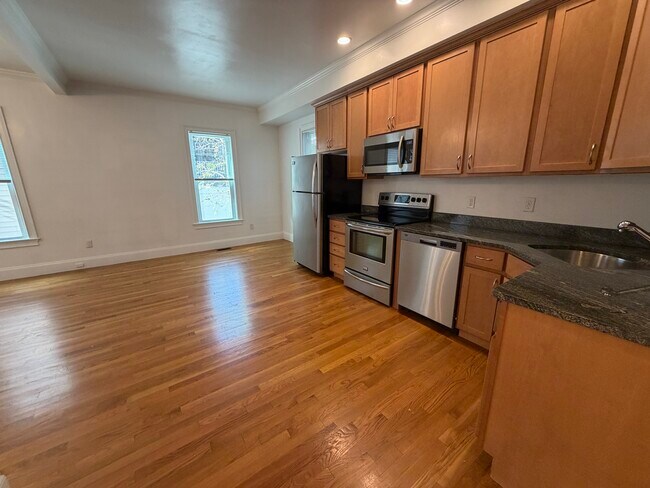 Building Photo - 157 M St
