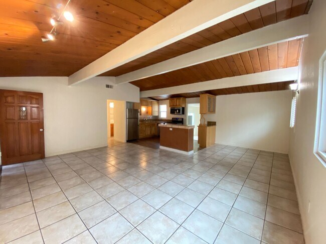 Foto del edificio - 5775 Baja Dr