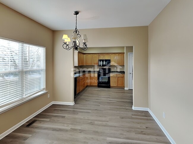 Building Photo - 1824 Baslia Ln