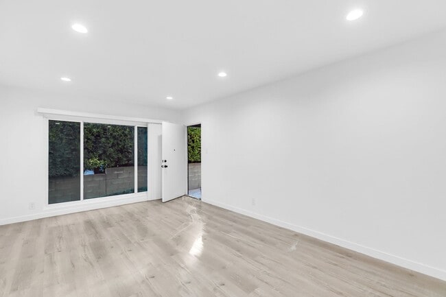 Building Photo - 1138 Cardiff Ave