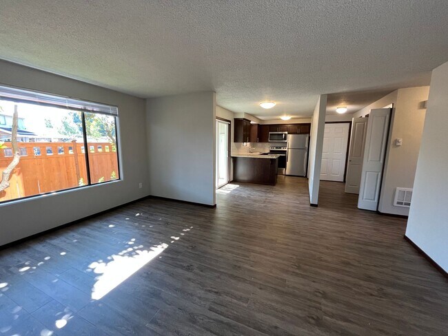 Building Photo - 200-219 Lodean Dr