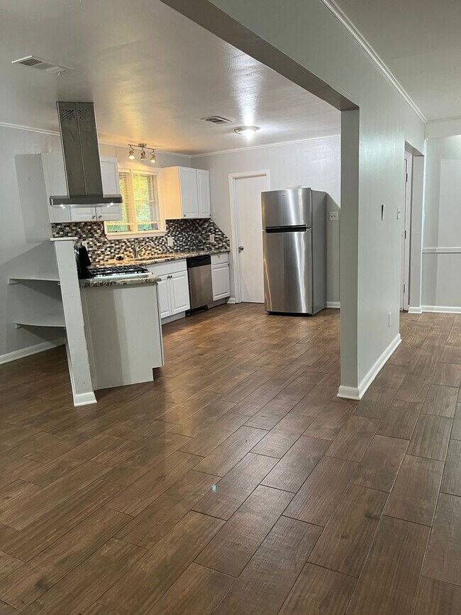 Foto del edificio - Gorgeous..Remodeled !