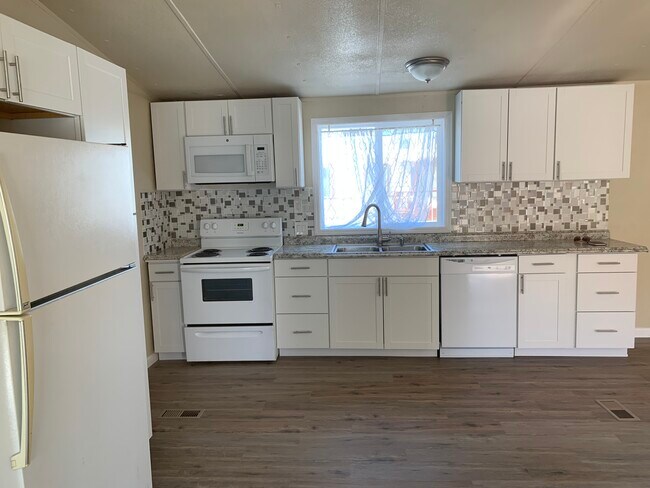 Building Photo - 292 Meander Dr