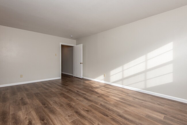 Foto del edificio - 6936 Colonial Woods Dr