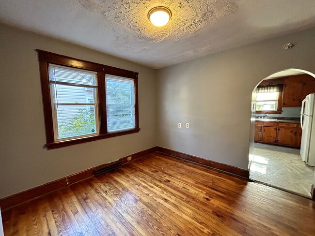 Building Photo - Cozy 2 Bedroom Home in Manchester Availabl...