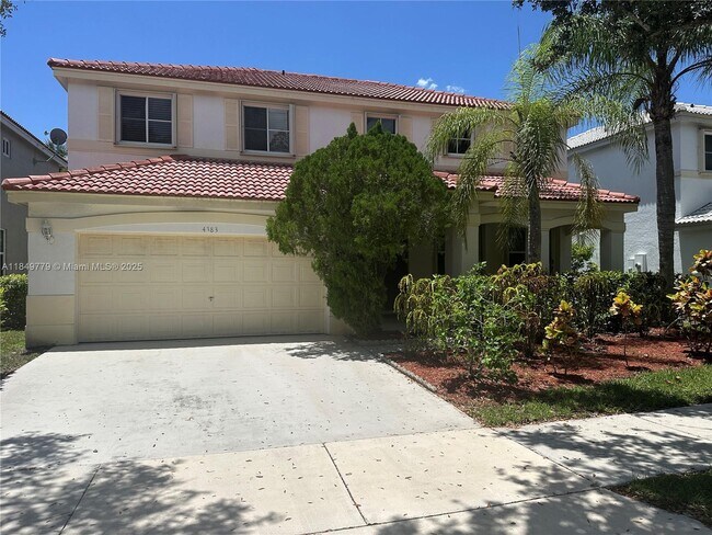 Foto del edificio - 4383 Laurel Ridge Cir