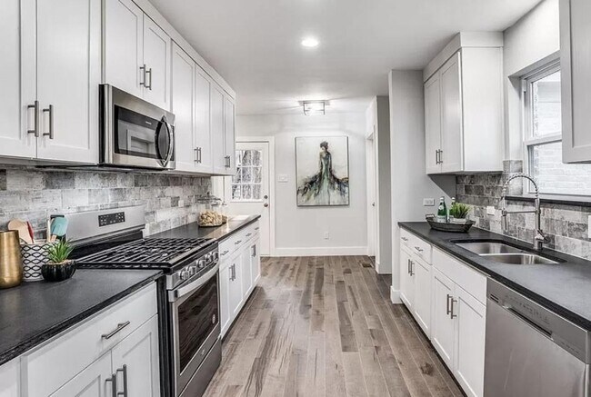 Building Photo - Coming Soon: Spacious 5-Bed, 4-Bath Single...