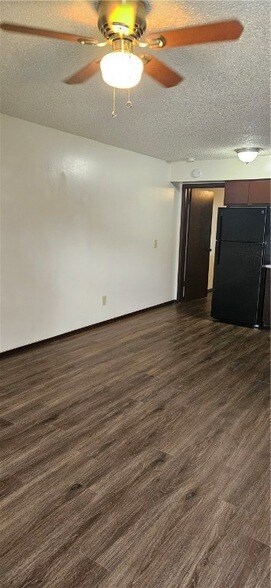 Foto del edificio - 635 Whitham Ave