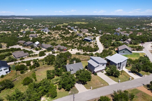 Foto del edificio - 17625 Panorama Dr, Dripping Springs, Texas...