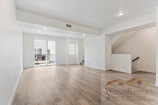 Foto del edificio - Beautiful 3 Bed 2.5 Bath Townhome in West ...