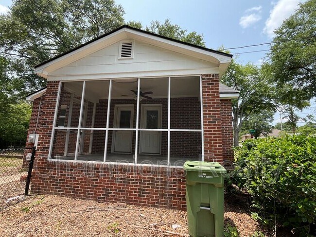 Foto del edificio - 3627 Gurley Dr