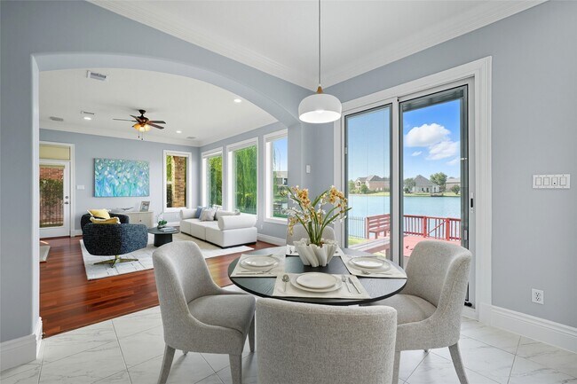 Foto del edificio - 5934 Stratford Gardens Dr